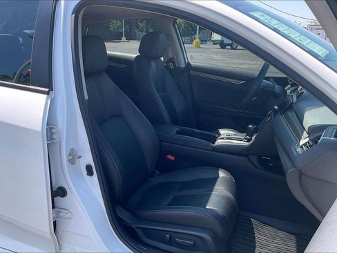 Used 2019 Honda Civic Touring image 7