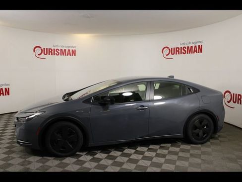 Used 2025 Toyota Prius LE FWD image 4