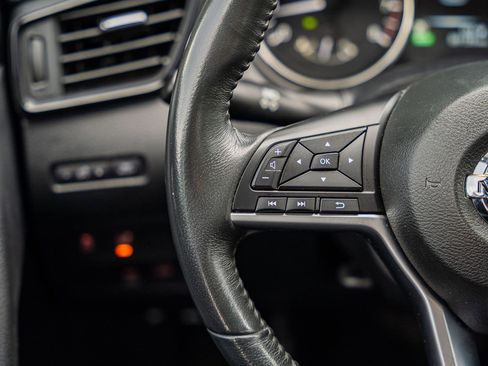 Used 2017 Nissan Rogue SV image 26