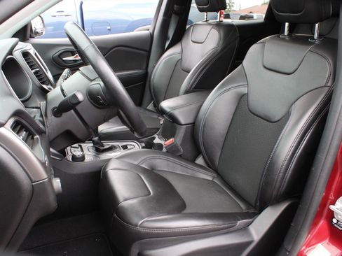 Used 2021 Jeep Cherokee Latitude Plus w/ Sun & Sound Group AWD/4WD image 17