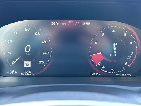 Used 2022 Volvo XC90 T6 Momentum image 12