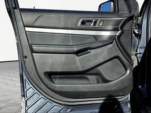 Used 2017 Ford Explorer XLT w/ Equipment Group 201A image 18