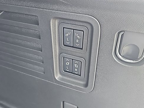 Used 2025 Buick Enclave Avenir w/ Super Cruise Package image 7