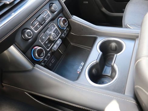 Used 2023 Chevrolet Suburban Premier image 18