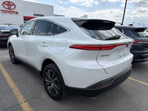 Used 2023 Toyota Venza LE image 5