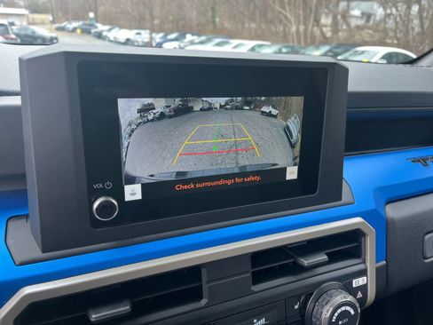 Used 2025 Toyota Tacoma TRD Off-Road image 20