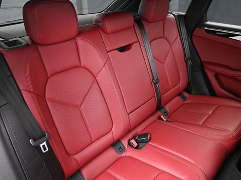 Certified 2025 Porsche Macan image 26