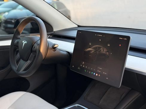 Used 2022 Tesla Model Y Performance AWD/4WD image 13