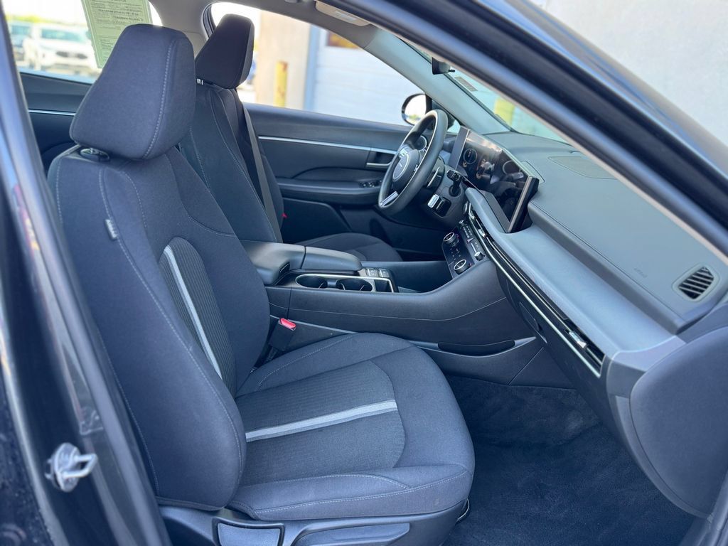 Used 2025 Hyundai Sonata SEL FWD image 28