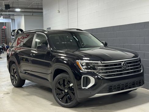 New 2026 Volkswagen Atlas SE image 2