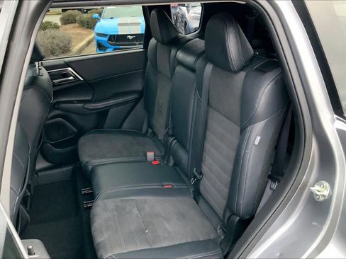 Used 2024 Mitsubishi Outlander SE image 19