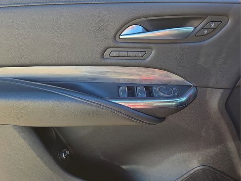 Used 2024 Cadillac XT4 Premium Luxury image 23