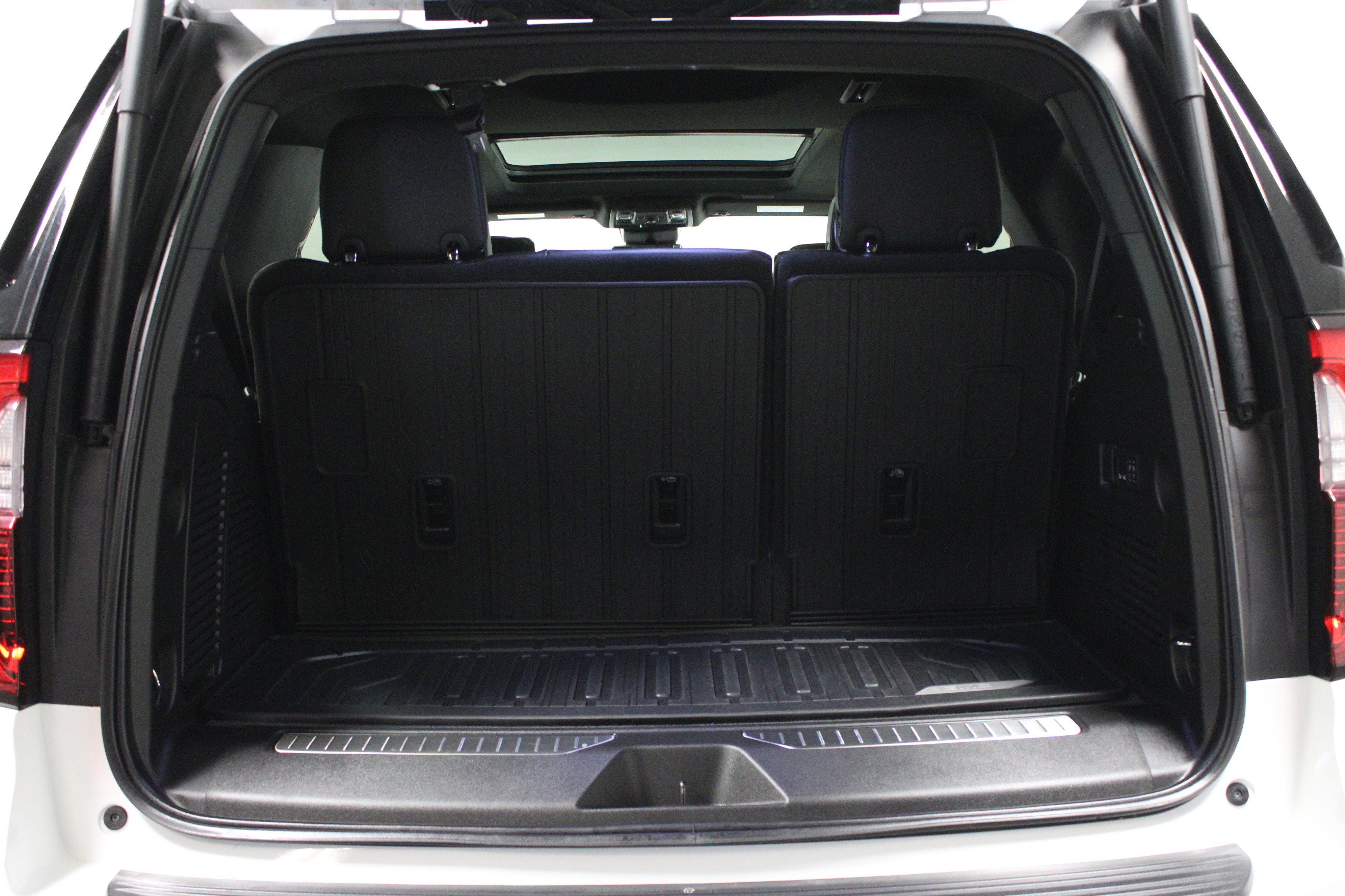 Used 2025 GMC Yukon AT4 Ultimate w/ LPO, Floor Liner Package AWD/4WD image 16