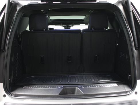Used 2025 GMC Yukon AT4 Ultimate w/ LPO, Floor Liner Package AWD/4WD image 16