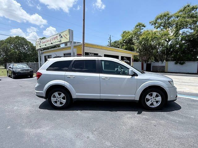 Used 2012 Dodge Journey SXT w/ Flexible Seating Group FWD image 4