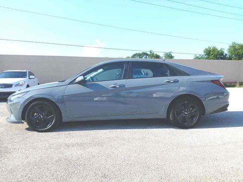 Used 2023 Hyundai Elantra SEL FWD image 4