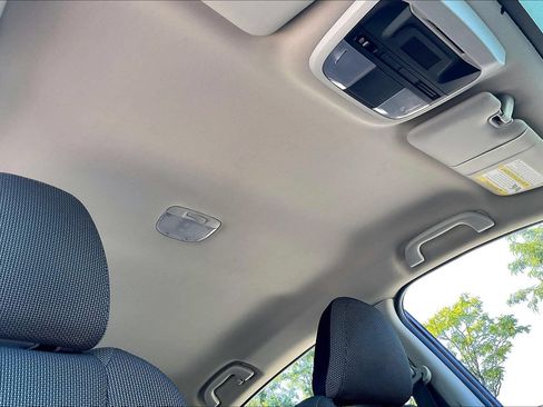 Used 2019 Subaru Crosstrek 2.0i AWD/4WD image 14