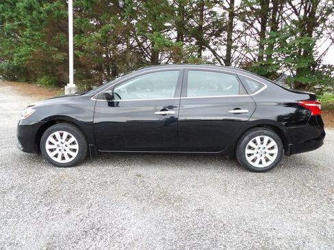 Used 2017 Nissan Sentra SV FWD image 2