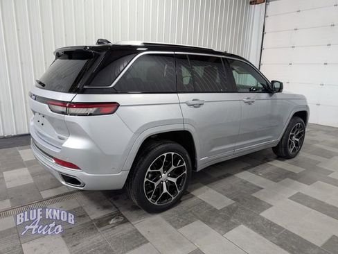 Used 2022 Jeep Grand Cherokee Summit image 4