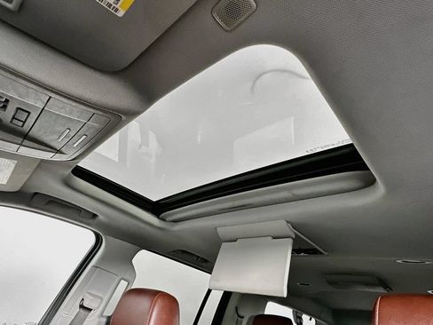Used 2019 Chevrolet Suburban Premier w/ Premier Plus Edition AWD/4WD image 21