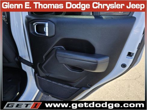 Certified 2022 Jeep Gladiator Willys image 31