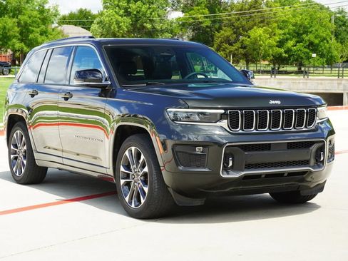 Used 2024 Jeep Grand Cherokee Overland w/ Luxury Tech Group IV AWD/4WD image 6