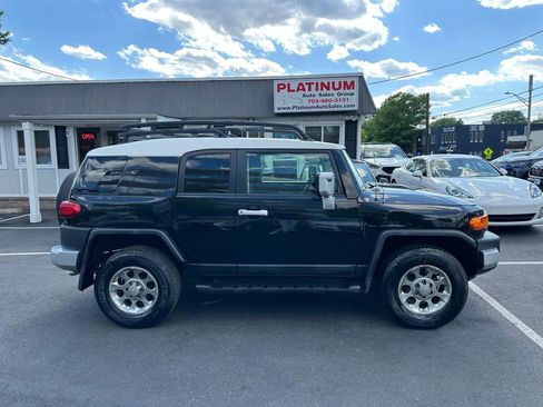 Used 2012 Toyota FJ Cruiser 4WD w/ Upgrade Pkg image 2
