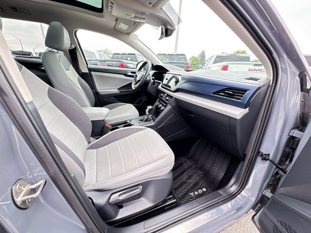 Used 2023 Volkswagen Taos SE w/ Panoramic Sunroof Package FWD image 29