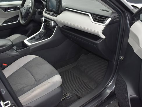 Used 2022 Toyota RAV4 XLE image 11