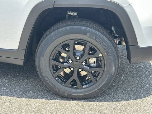 New 2026 Jeep Grand Cherokee Altitude RWD image 18