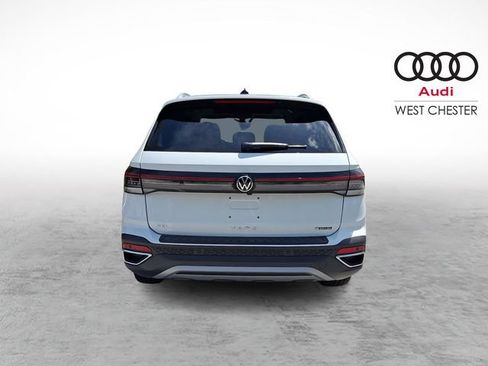 Used 2025 Volkswagen Taos SEL AWD/4WD image 5
