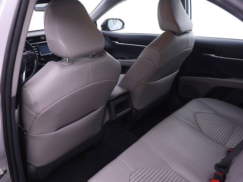 Used 2020 Toyota Camry SE FWD image 12
