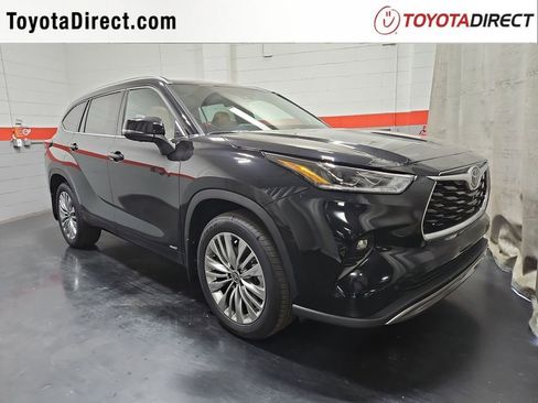 New 2026 Toyota Highlander Platinum image 1
