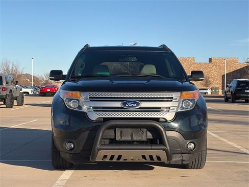 Used 2015 Ford Explorer XLT w/ Equipment Group 202A image 2