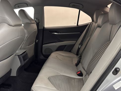 Used 2018 Toyota Camry SE image 19