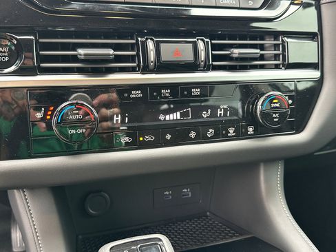 New 2025 Nissan Pathfinder SV w/ SV Premium Package image 33