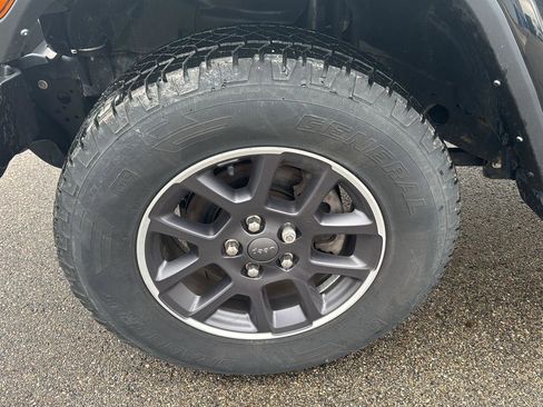 Used 2021 Jeep Gladiator Overland w/ Uconnect 4C Nav & Sound Group image 10