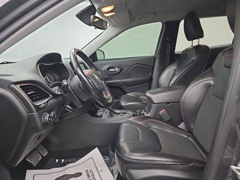 Used 2020 Jeep Cherokee Trailhawk w/ Cold Weather Group image 22