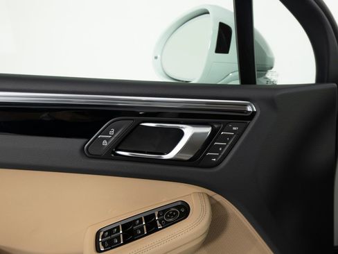 New 2026 Porsche Macan image 20