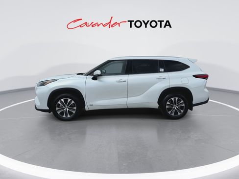 Used 2022 Toyota Highlander XLE image 5
