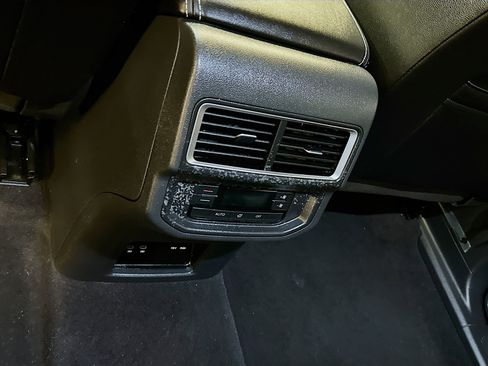 Used 2025 Volkswagen Atlas SE image 28