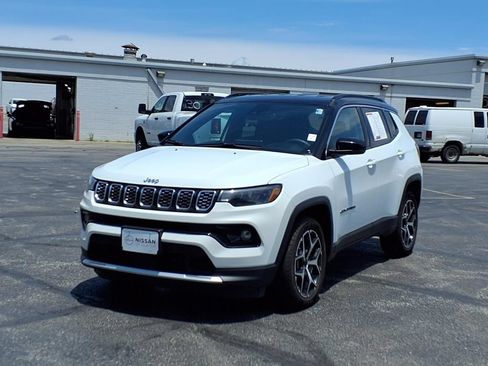 Used 2025 Jeep Compass Limited AWD/4WD image 2