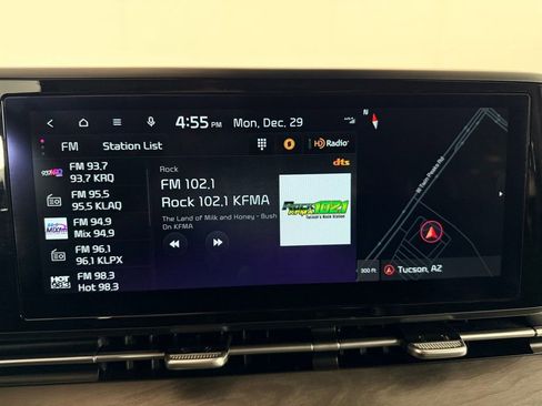 Used 2024 Kia Carnival EX image 19