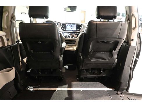 Used 2022 Chrysler Pacifica Touring-L FWD image 20