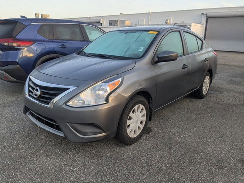 Used 2019 Nissan Versa S Plus image 3