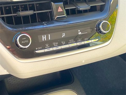 Used 2022 Toyota Corolla LE image 25