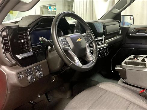 Used 2024 Chevrolet Silverado 1500 LT AWD/4WD image 8