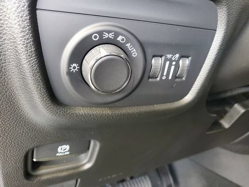 Used 2024 Jeep Grand Cherokee Laredo AWD/4WD image 21