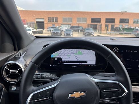 Used 2025 Chevrolet Equinox LT FWD image 35