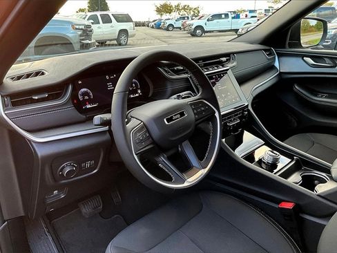 New 2025 Jeep Grand Cherokee Laredo X w/ Luxury Tech Group I image 6